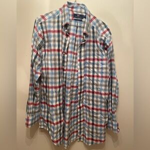 Vineyard Vines men’s shirt size Medium